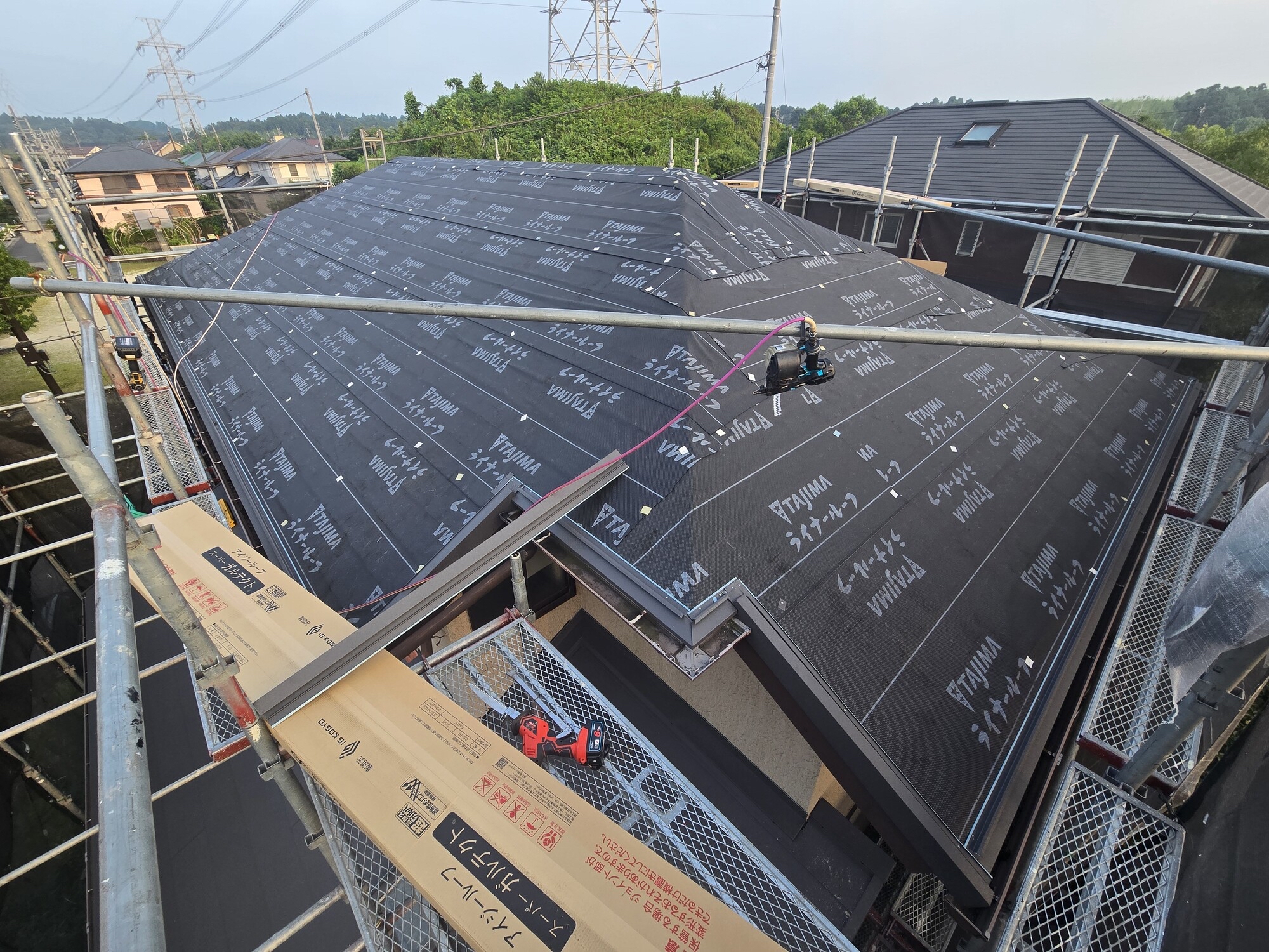 アスベスト含有スレート屋根の工事費用は何で変わる？