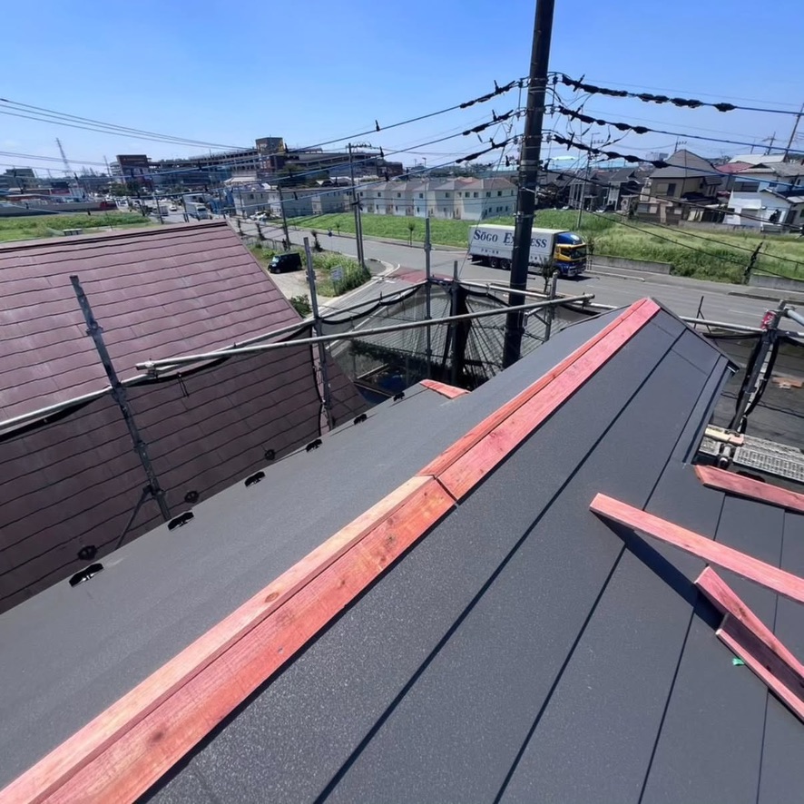 屋根の頂上を守る棟板金。浮きはなぜ起こる？